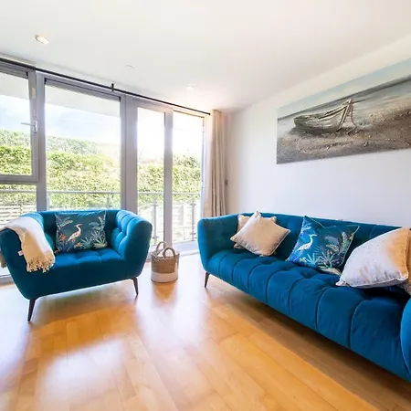 Pass The Keys Stunning 2 Bed Apartment, Fistral Beach, Newquay Apartment *