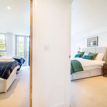 Pass The Keys Stunning 2 Bed Apartment, Fistral Beach, Newquay Apartment