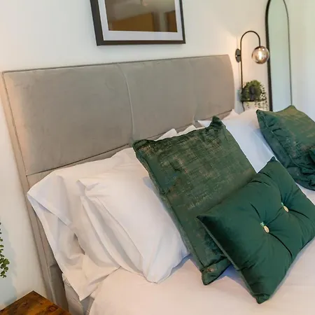 Pass The Keys Stunning 2 Bed Apartment, Fistral Beach, Newquay * Newquay (Cornwall)