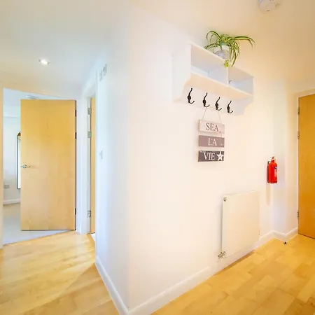 Pass The Keys Stunning 2 Bed Apartment, Fistral Beach, Newquay * Newquay (Cornwall)