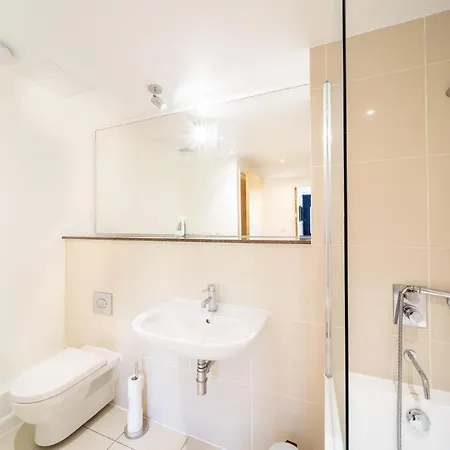 Pass The Keys Stunning 2 Bed Apartment, Fistral Beach, Newquay Apartment