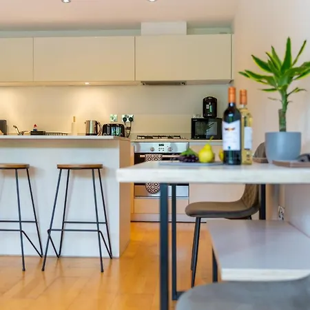 Pass The Keys Stunning 2 Bed Apartment, Fistral Beach, Newquay Apartment